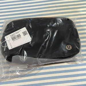 Lululemon everywhere belt bag velour